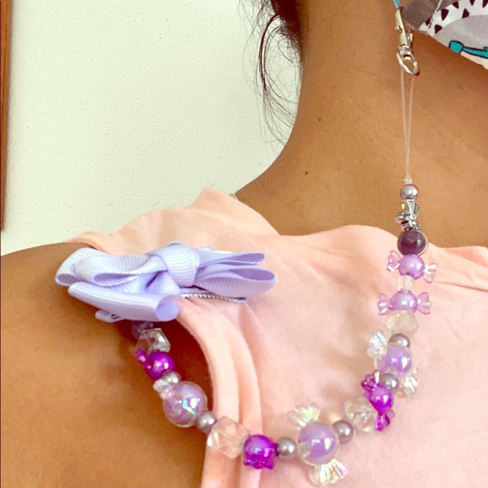 ***SOLD*** 🍬Face Mask Holder😷